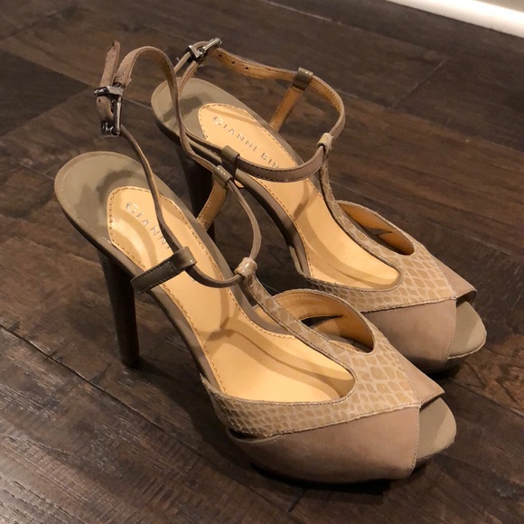 Gianni Bini Tan Heels - Picture 2 of 5
